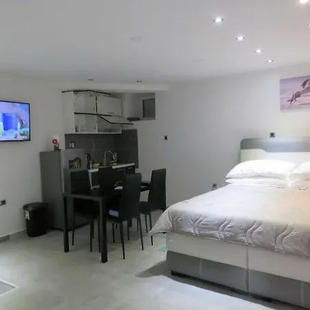 Apartament *
